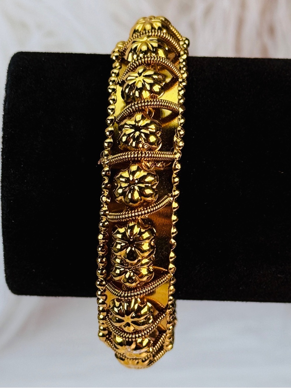 Vintage Goldtone Bangle Bracelet